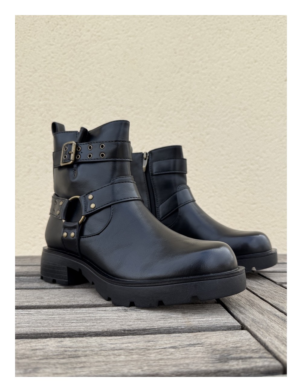 Botas con hebillas y tachuelas Luzza Noir