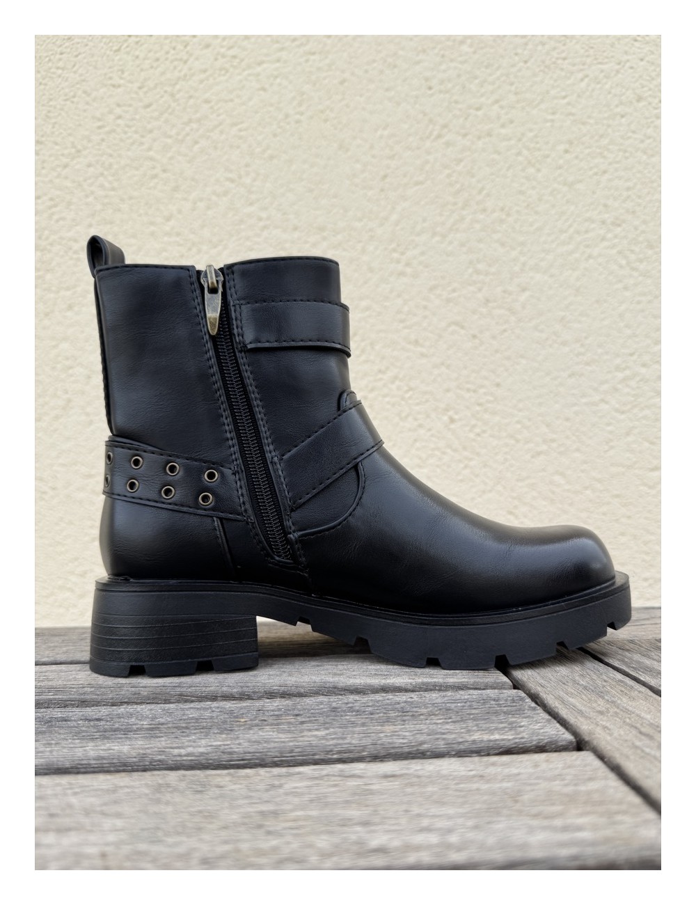Botas con hebillas y tachuelas Luzza Noir
