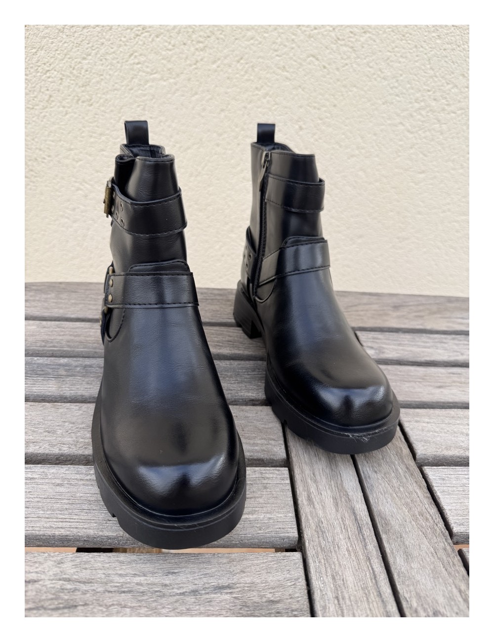 Botas con hebillas y tachuelas Luzza Noir