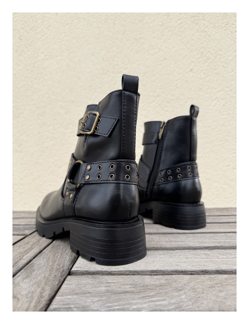 Botas con hebillas y tachuelas Luzza Noir