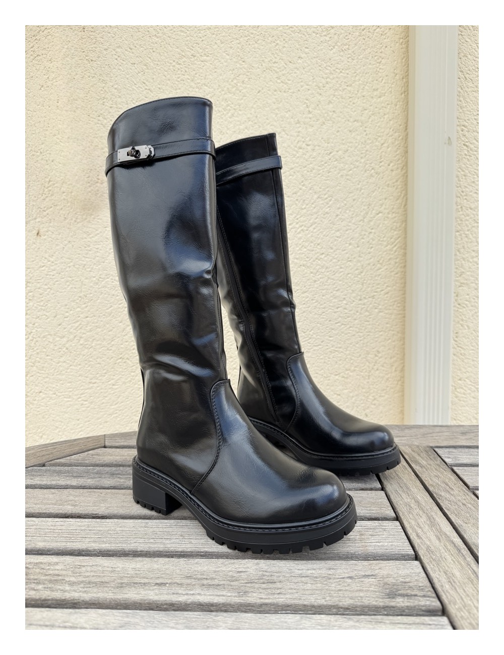 Botas caña alta con hebilla Sesia Noir