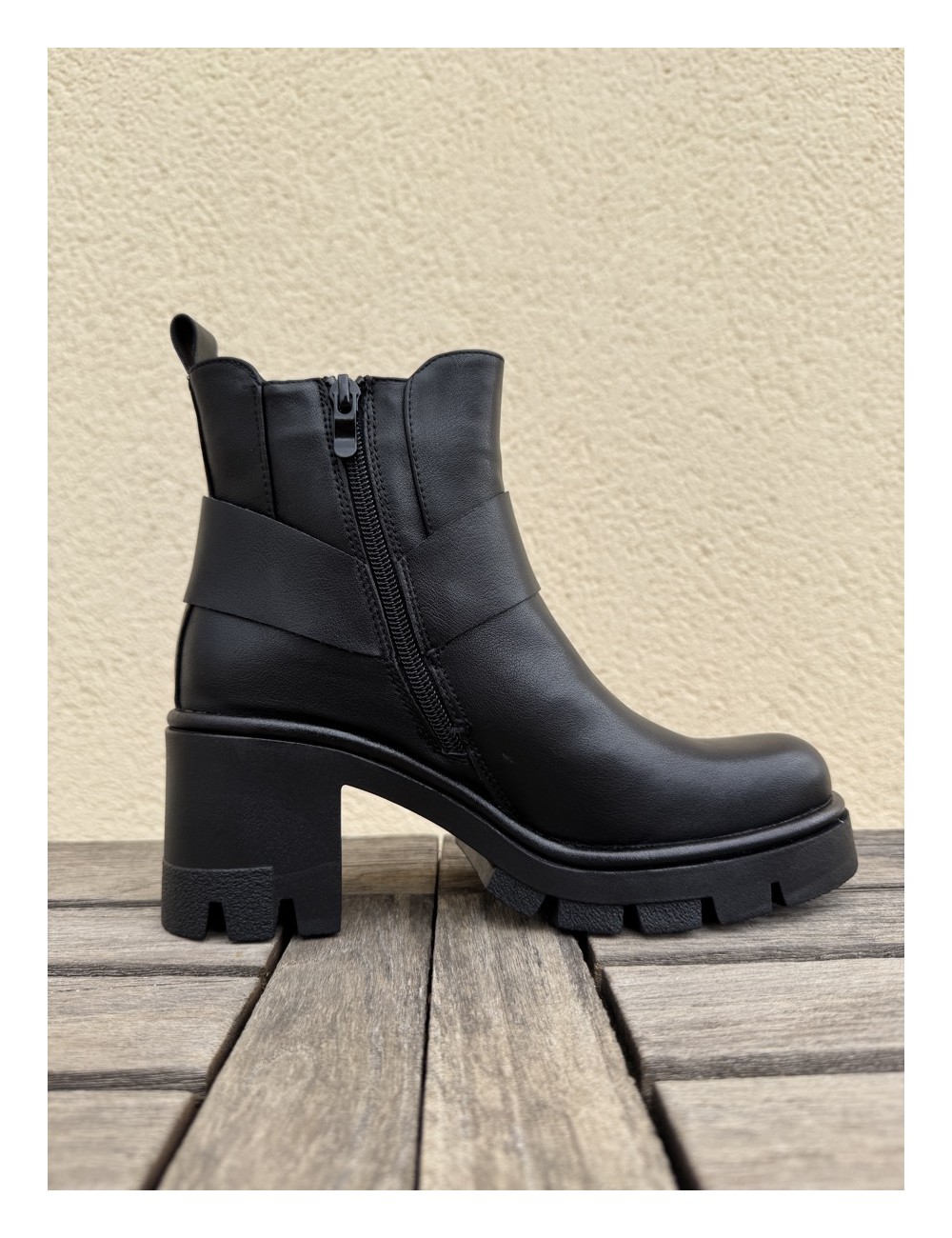 Botín con tacón y cremallera Calabria Noir