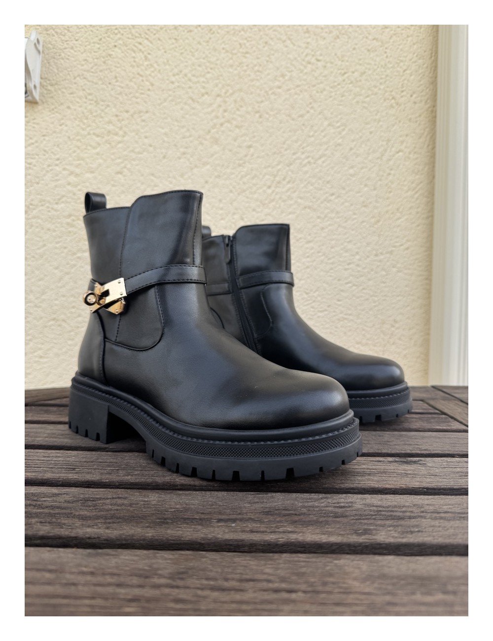 Botas con detalle dorado Motta Noir