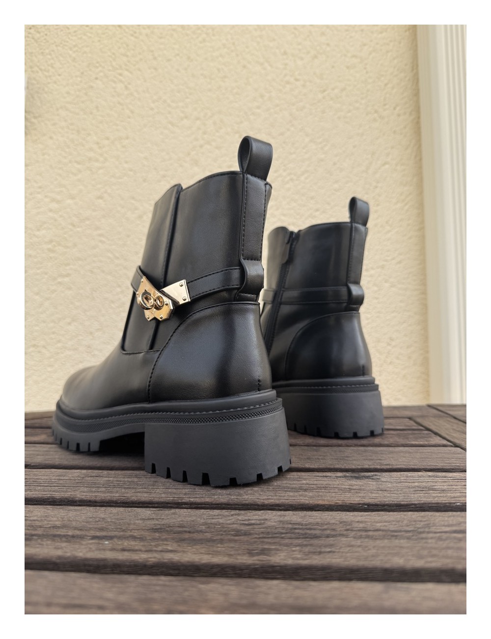 Botas con detalle dorado Motta Noir