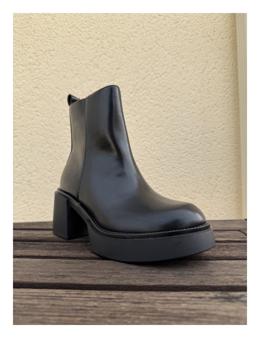 Botas con tacon grueso y cremallera Barletta