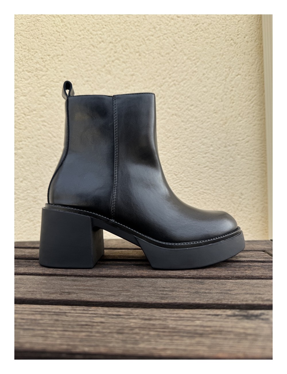 Botas con tacon grueso y cremallera Barletta