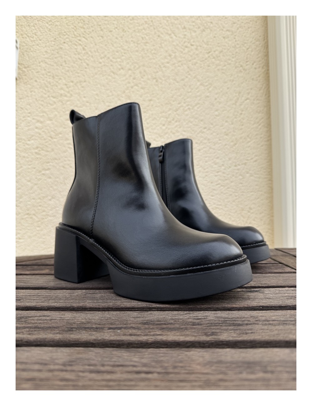 Botas con tacon grueso y cremallera Barletta