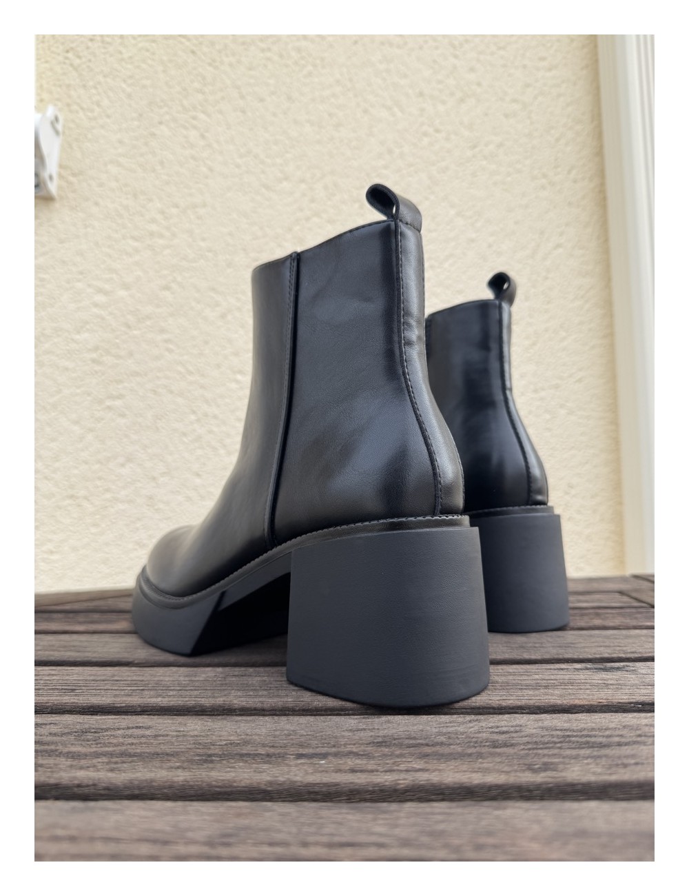 Botas con tacon grueso y cremallera Barletta