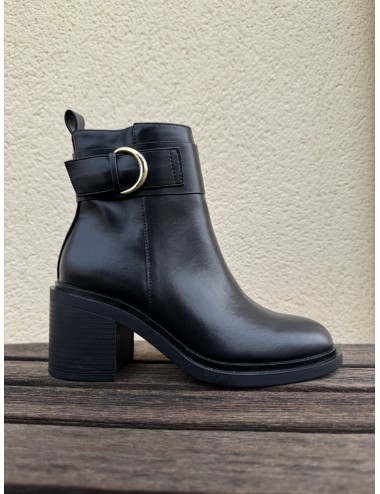 Botas con tacon grueso y detalle dorado Genova Noir