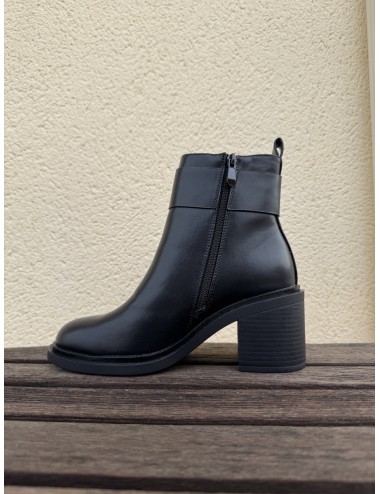 Botas con tacon grueso y detalle dorado Genova Noir