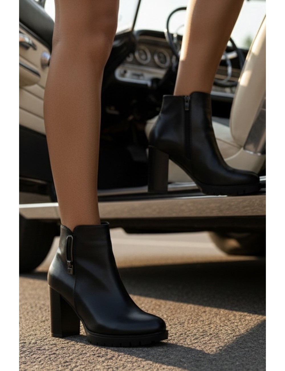 Botin con tacon y cremallera Lucca Noir