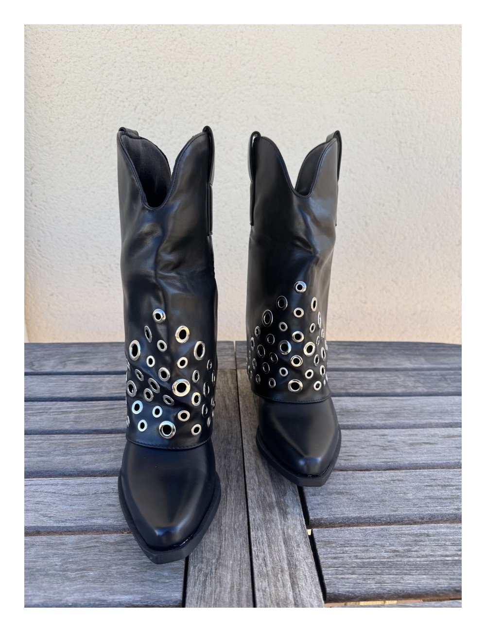 Botines punta fina con Adorno Cosensa Noir