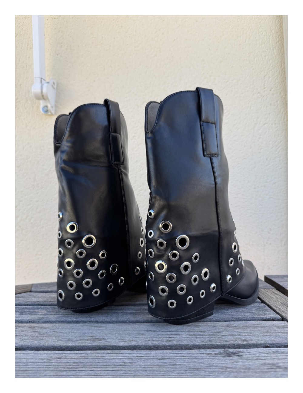 Botines punta fina con Adorno Cosensa Noir