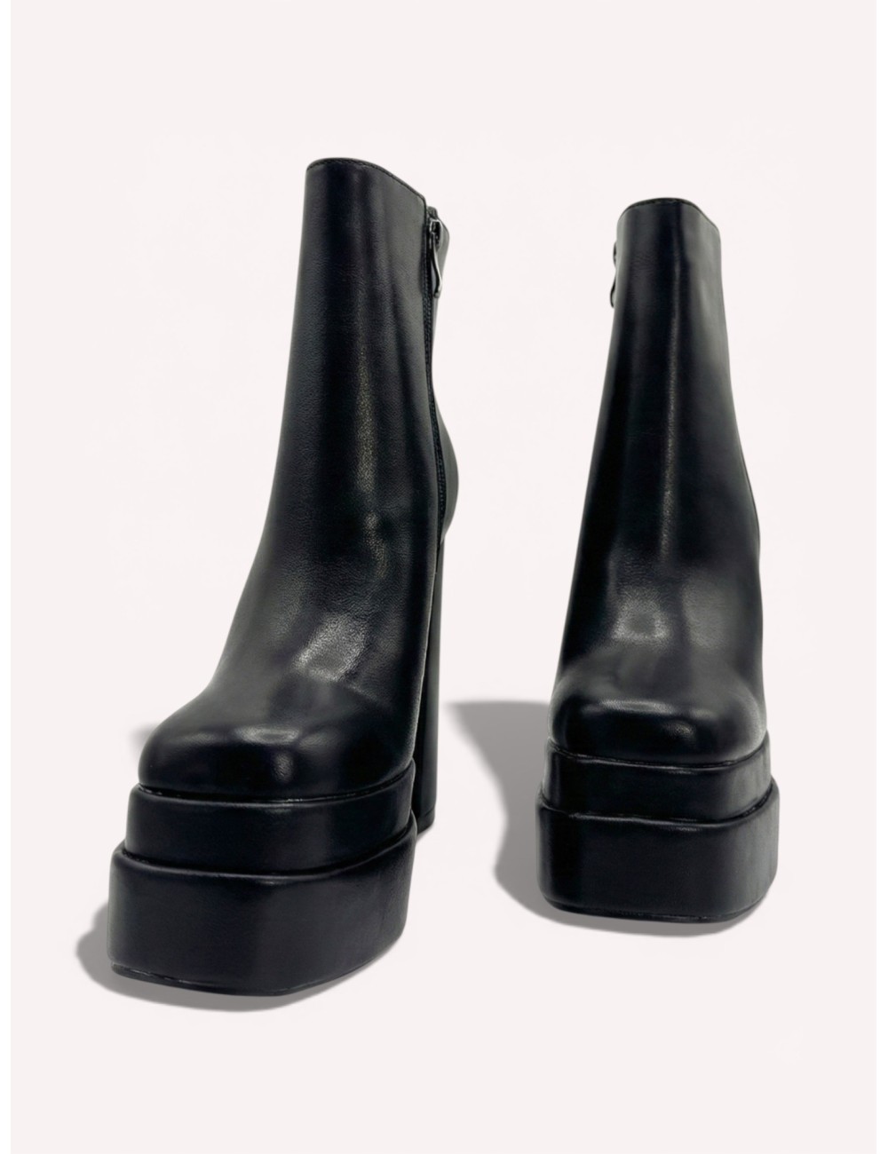 Botines con maxi tacon y plataforma Molini Noir