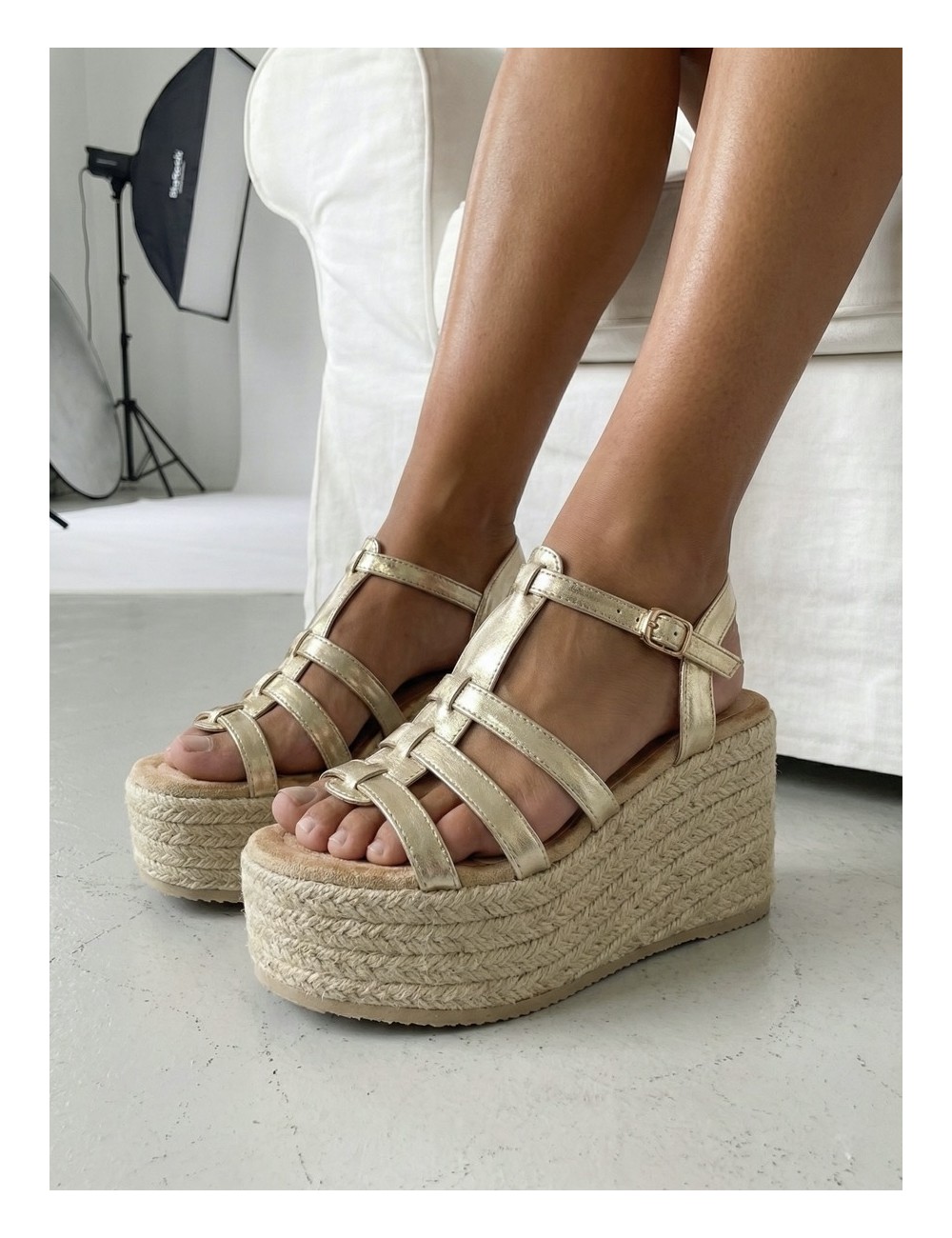 Sandalia Plataforma Yute Cecci Gold