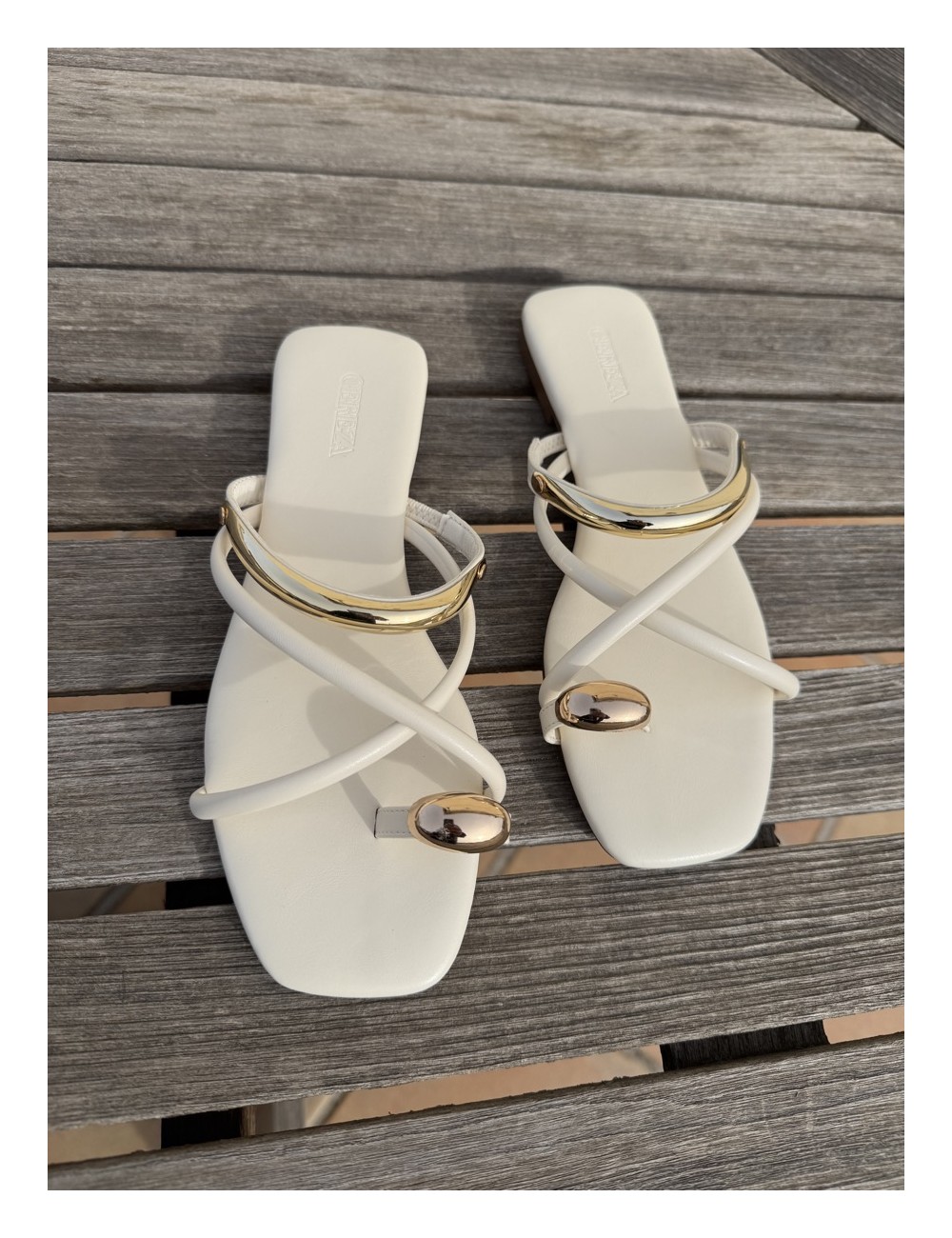 Sandalias con detalle dorado Vernazza Beige