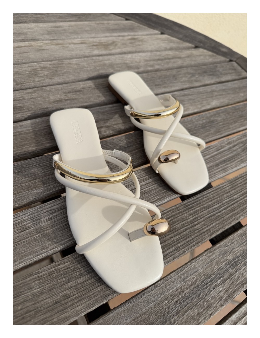 Sandalias con detalle dorado Vernazza Beige