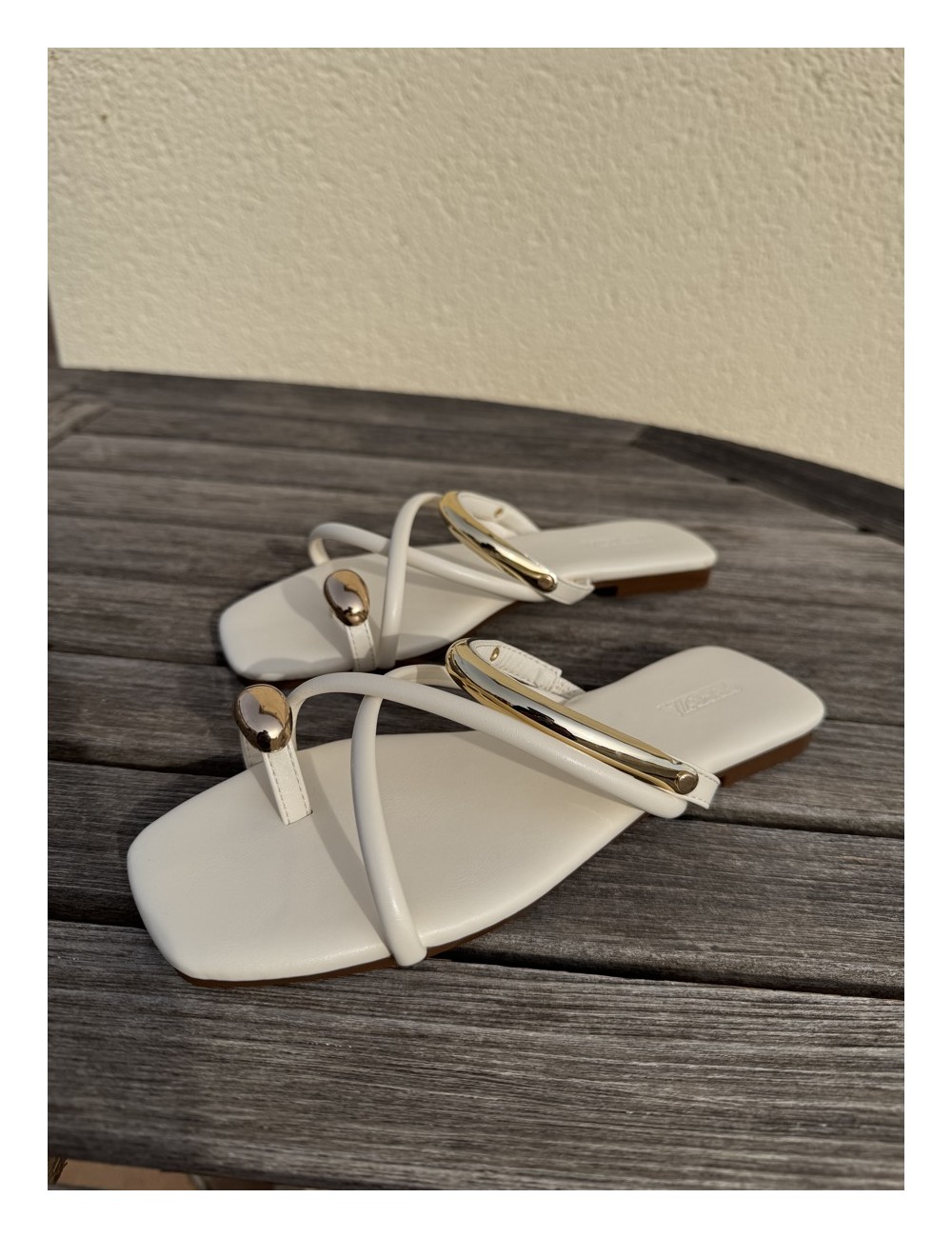 Sandalias con detalle dorado Vernazza Beige