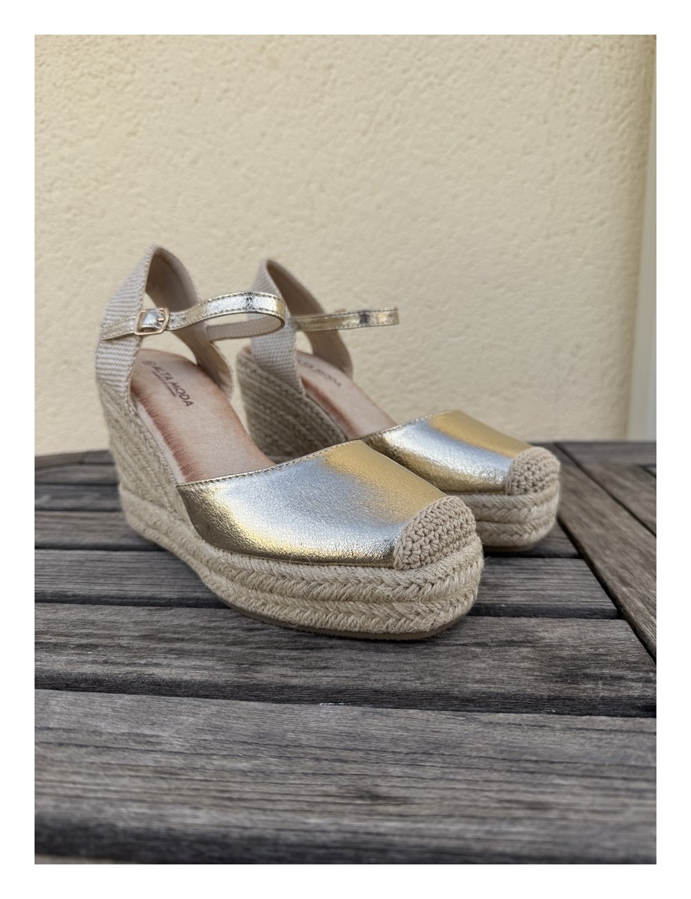 Sandalias con cuña Giugli Gold