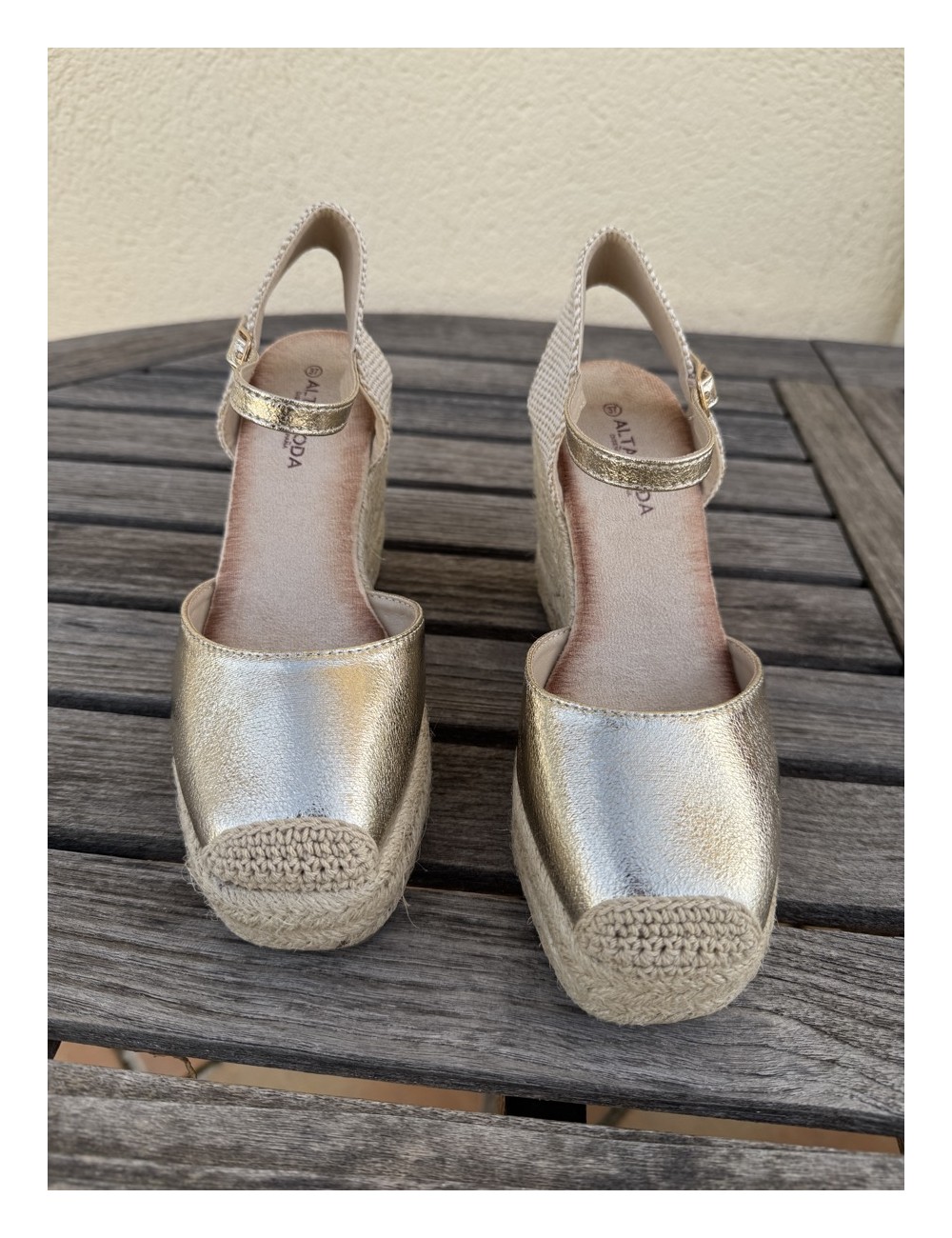 Sandalias con cuña Giugli Gold