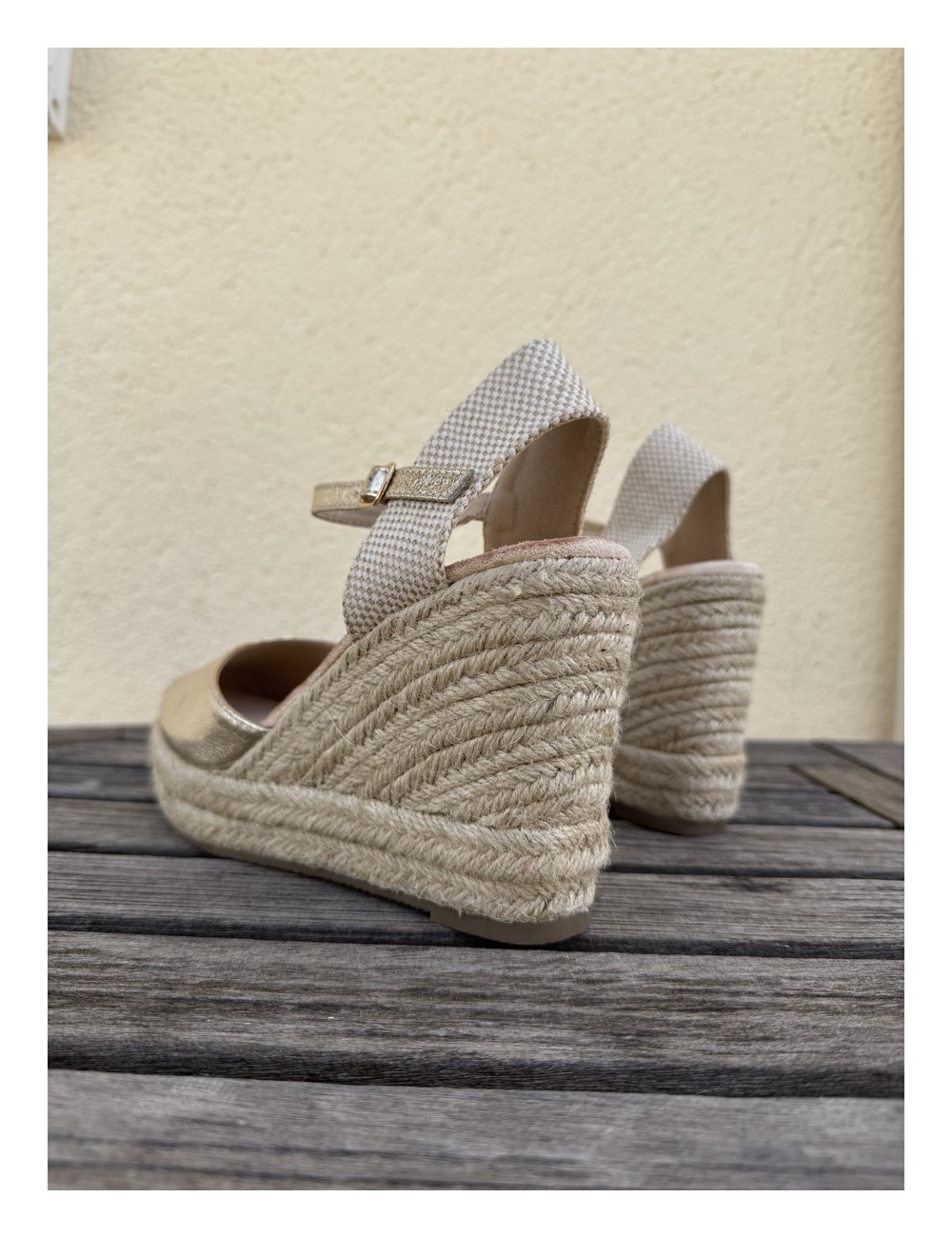 Sandalias con cuña Giugli Gold