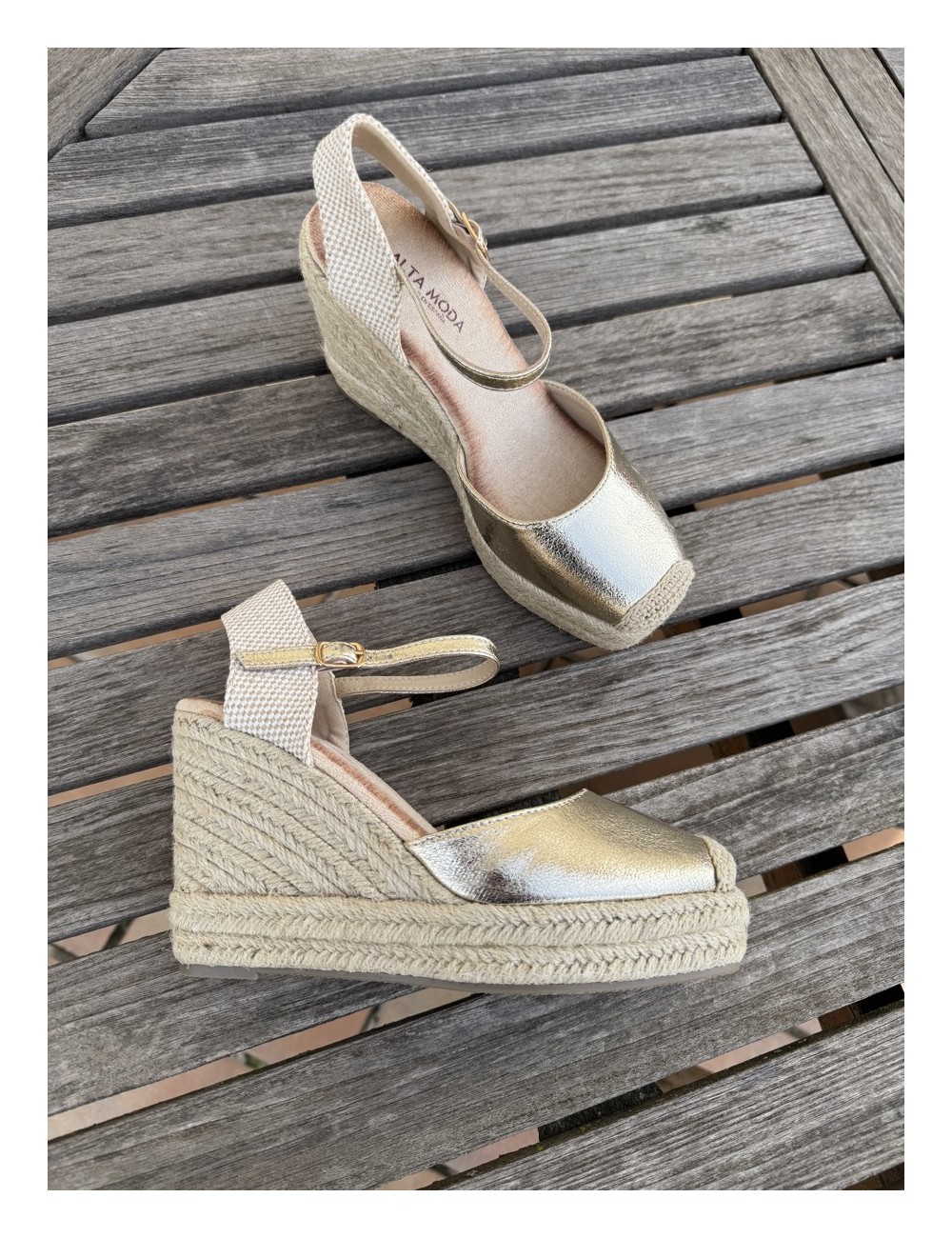 Sandalias con cuña Giugli Gold