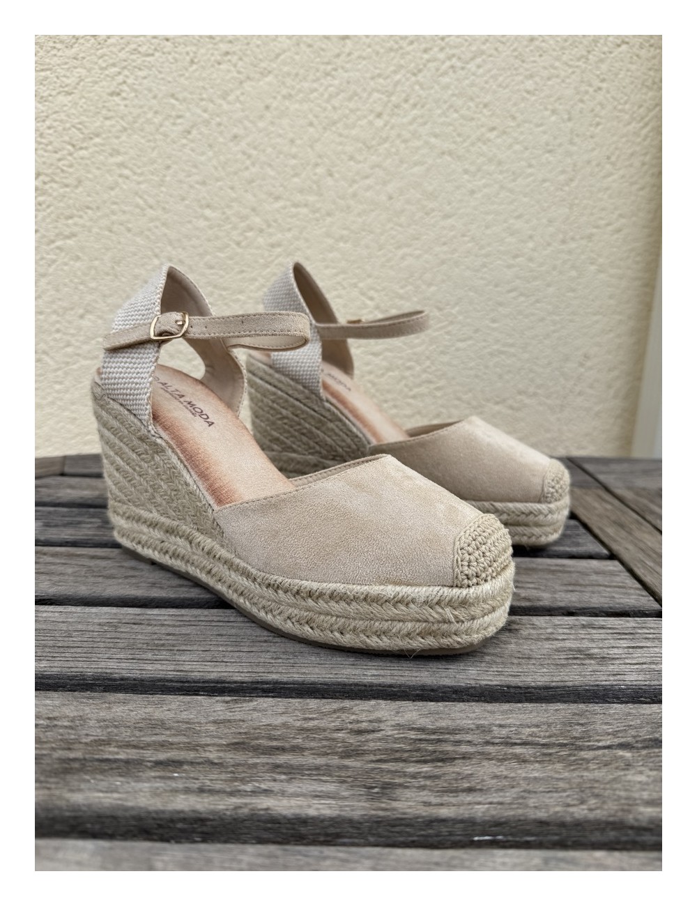 Sandalias con cuña Giugli Beige