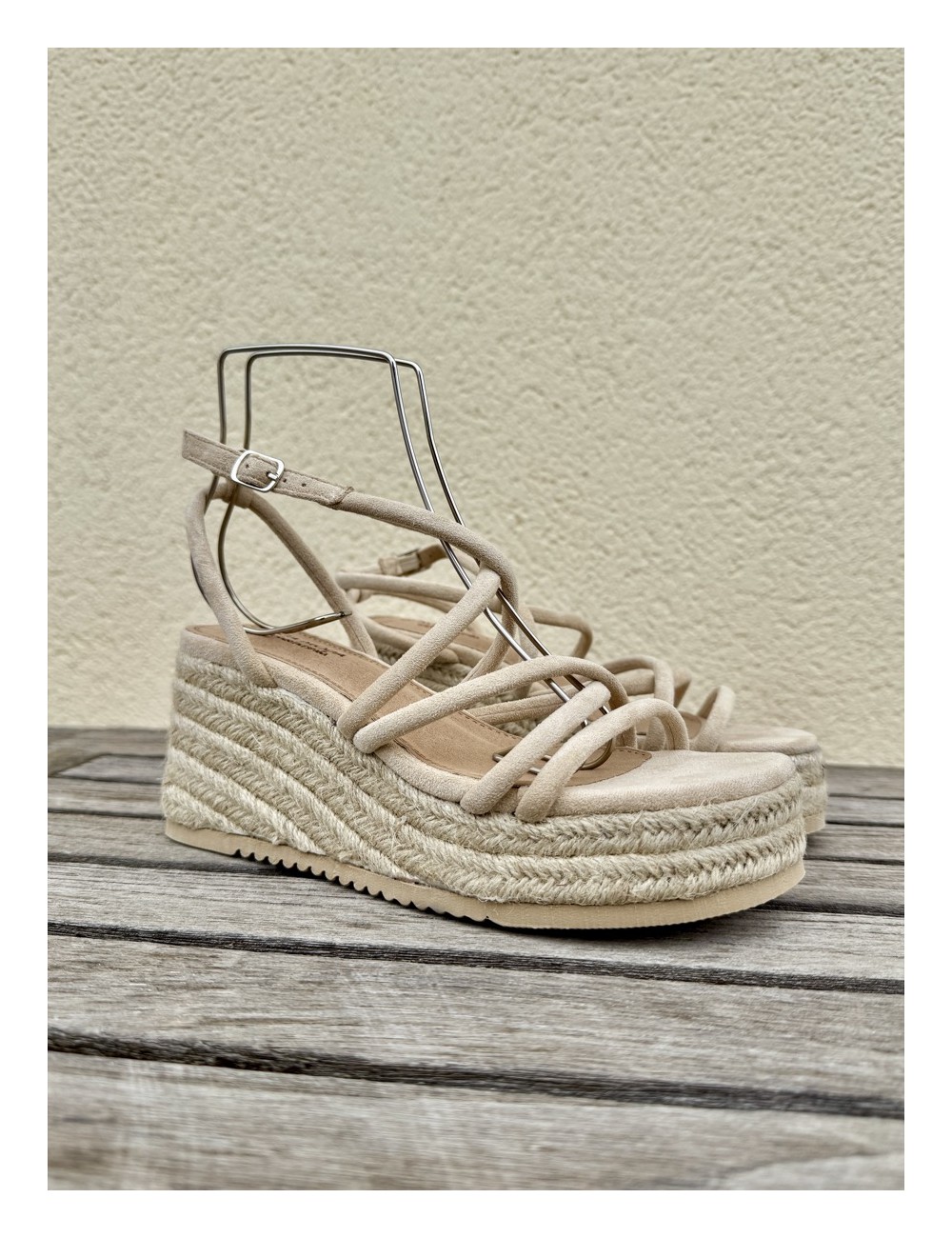 Sandalias con plataforma y tiras Berti Beige