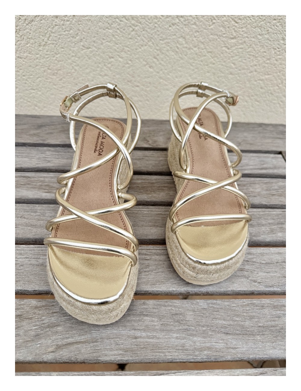 Sandalias con plataforma y tiras Berti Gold
