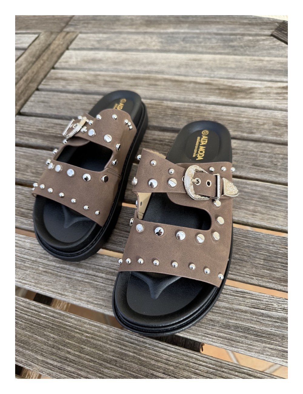 Sandalias con adornos Martina Brown