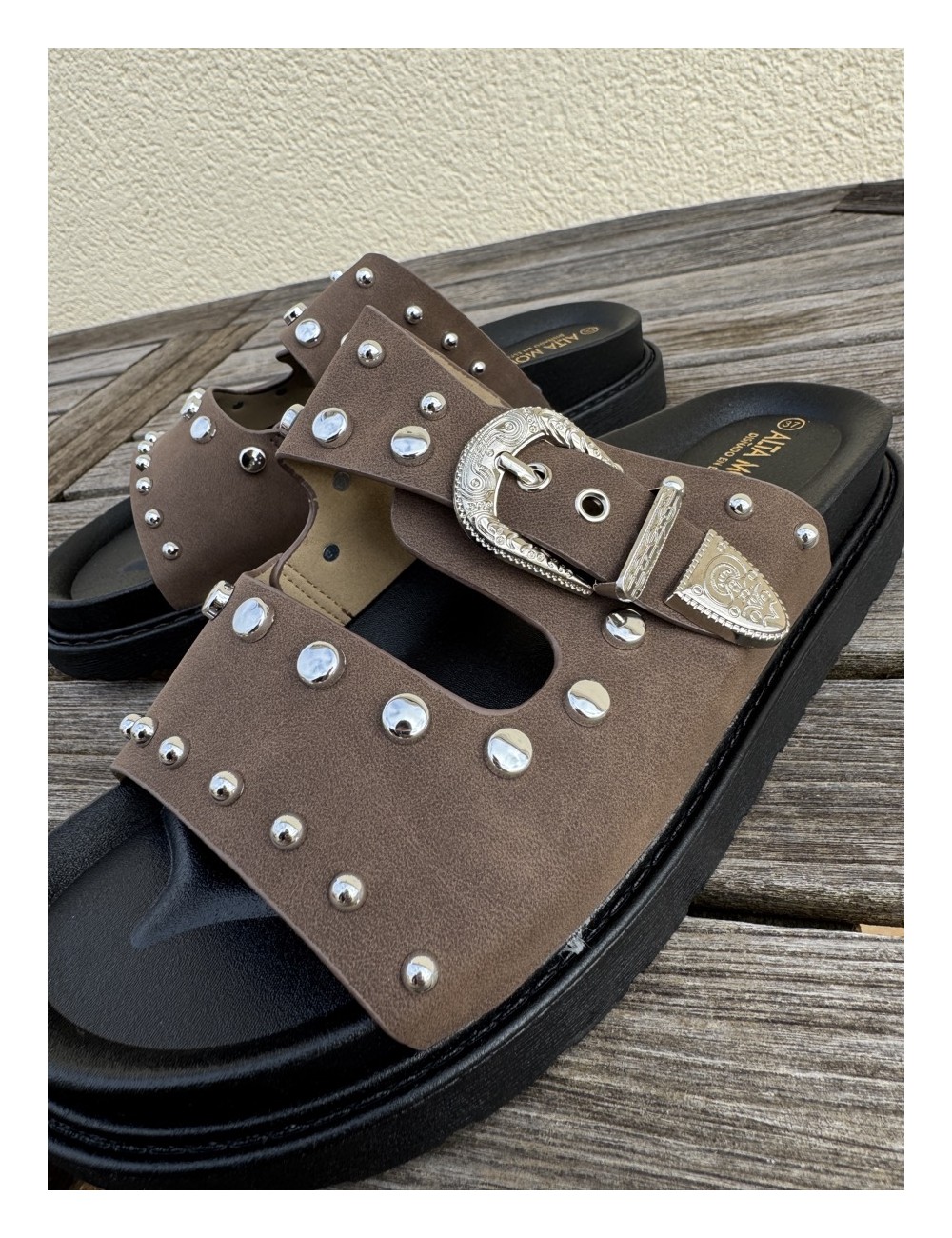 Sandalias con adornos Martina Brown