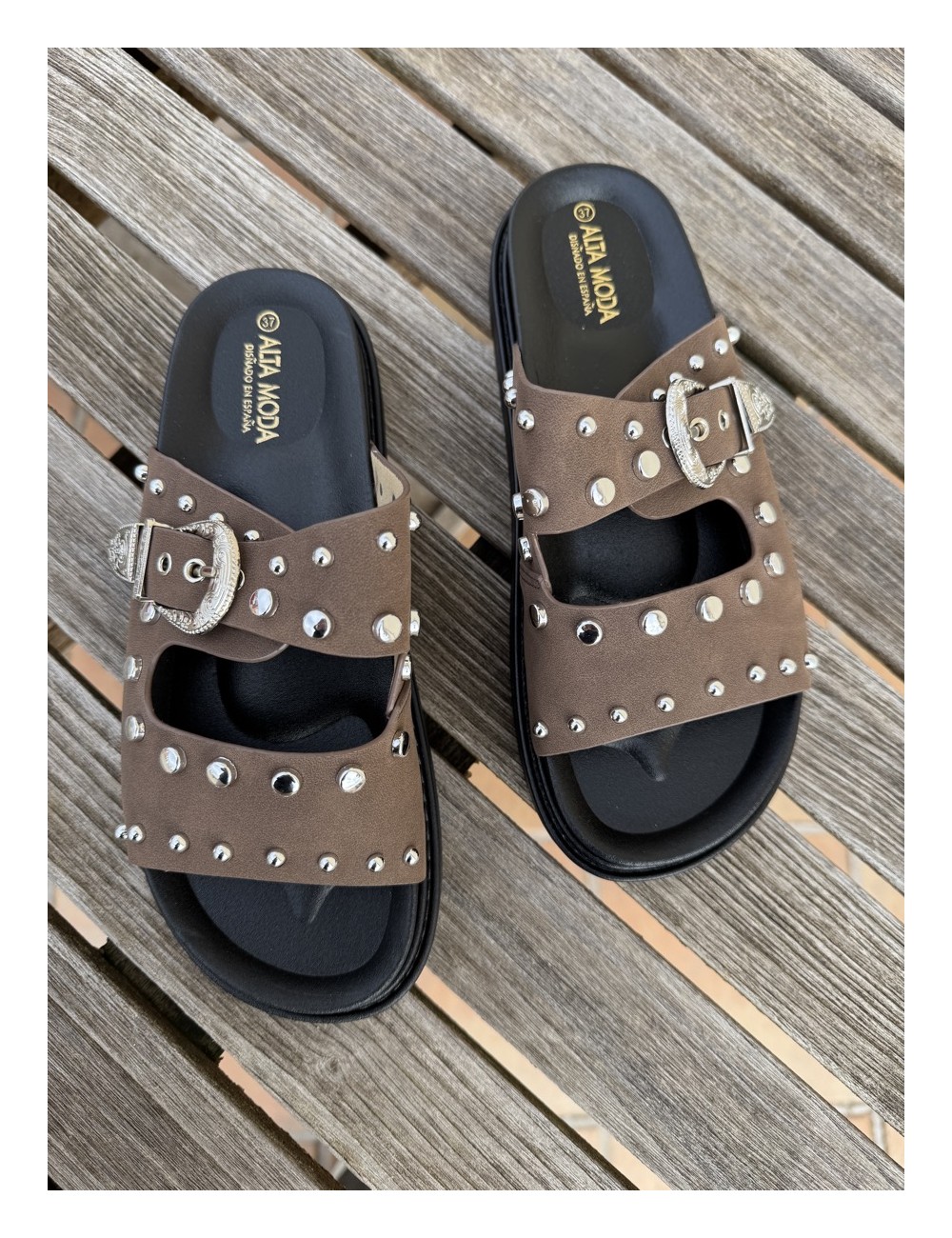 Sandalias con adornos Martina Brown