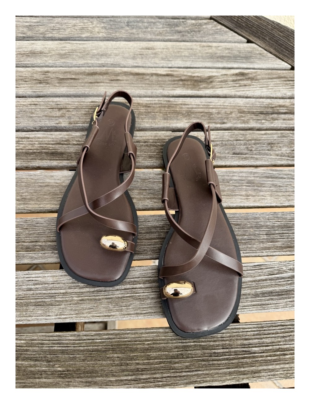 Sandalias planas Sassi Brown