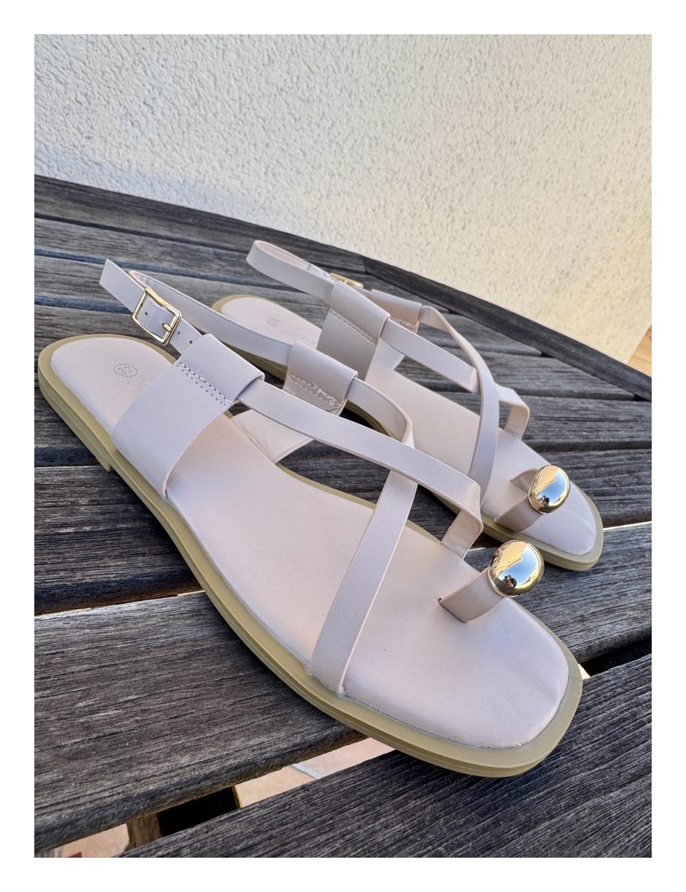 Sandalias planas Sassi Beige