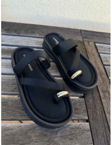 Sandalias de Plataforma con Anillo Dorado Caorla Noir