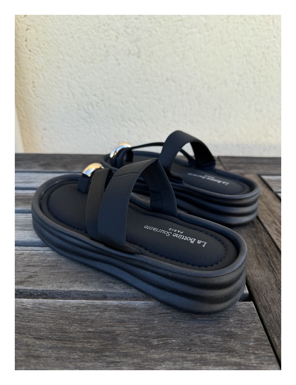 Sandalias de Plataforma con Anillo Dorado Caorla Noir