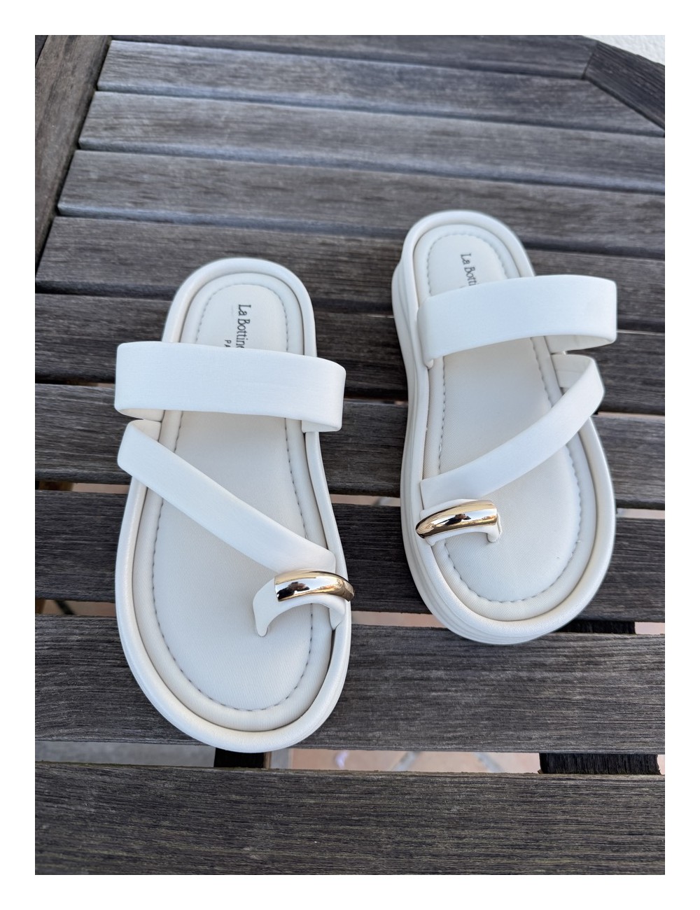 Sandalias de Plataforma con Anillo Dorado Caorla Beige