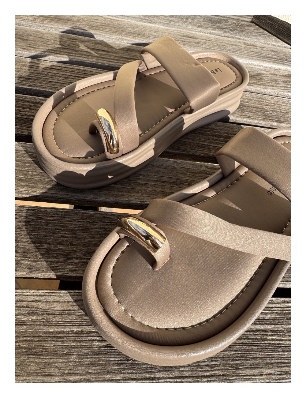 Sandalias de Plataforma con Anillo Dorado Caorla Khaki