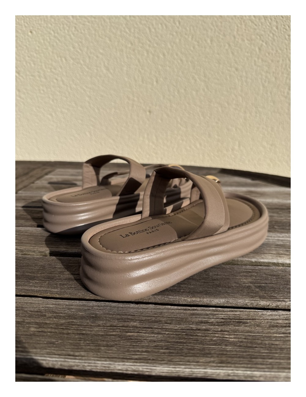 Sandalias de Plataforma con Anillo Dorado Caorla Khaki