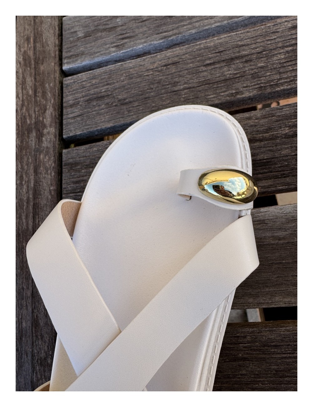 Sandalias Romanas con Anillo Doradas Alpi Beige