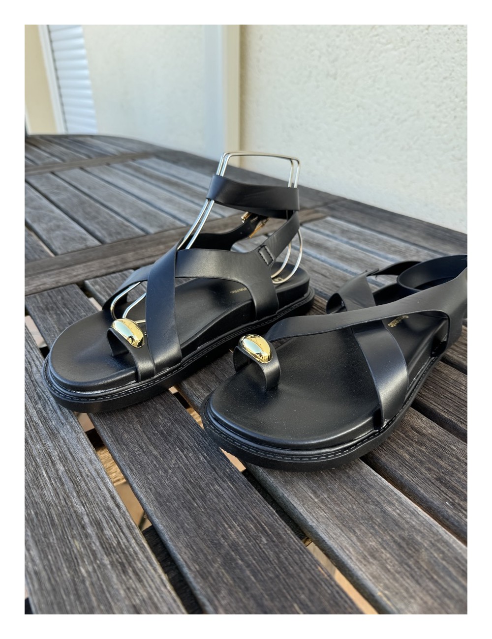 Sandalias Romanas con Anillo Doradas Alpi Noir