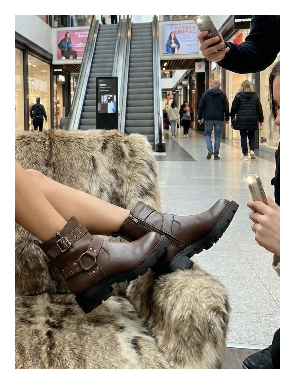 Botas con hebillas y tachuelas Luzza Brown