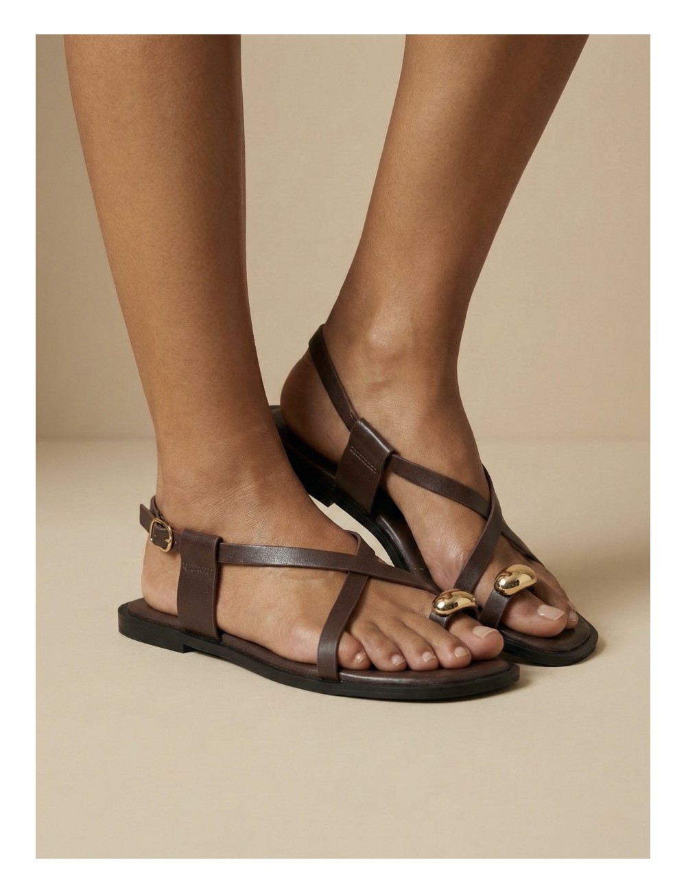 Sandalias planas Sassi Brown