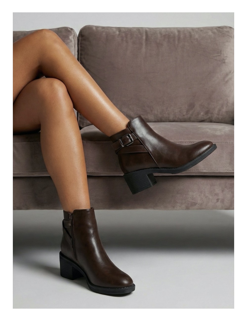 Botines con hebilla Adda Brown