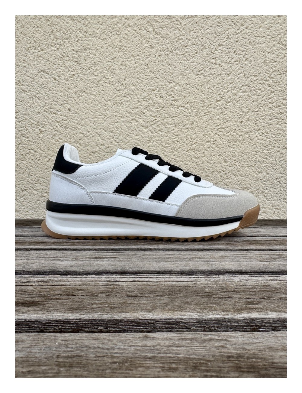 Tenis retro blancas rayas negras Fasano