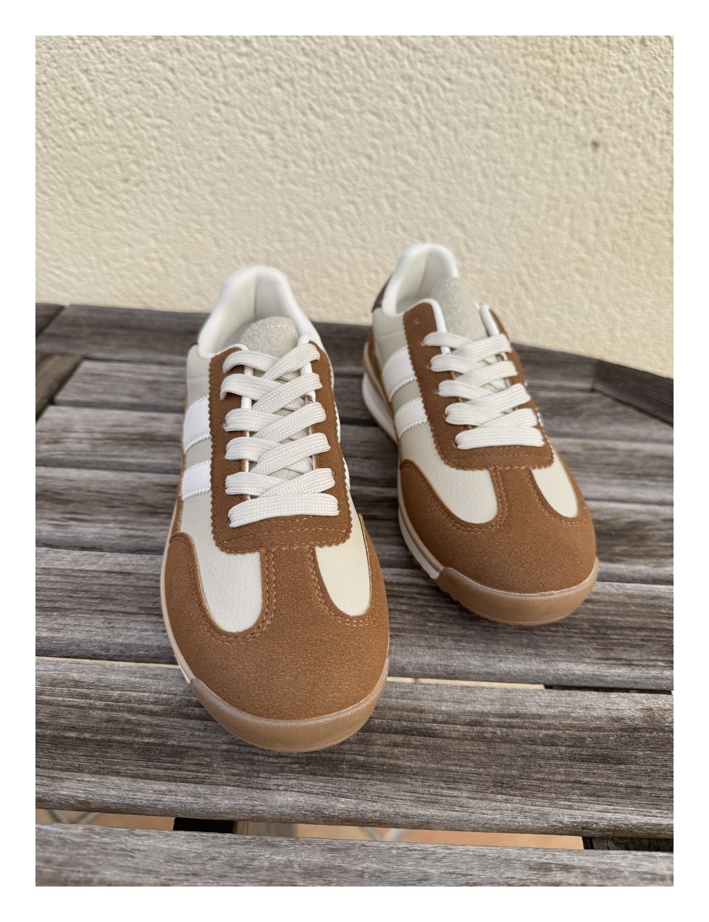 Tenis retro marrón y beige rayas blancas Fasano