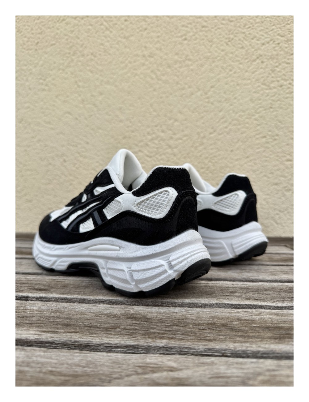 Tenis con suela gruesa Mestre Noir