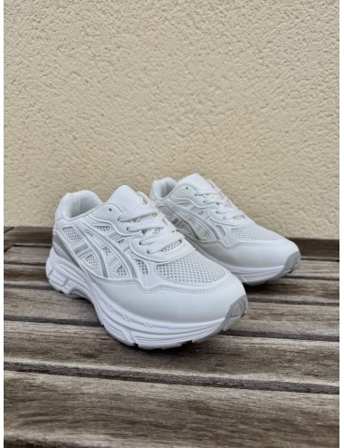 Tenis con suela gruesa Mestre White