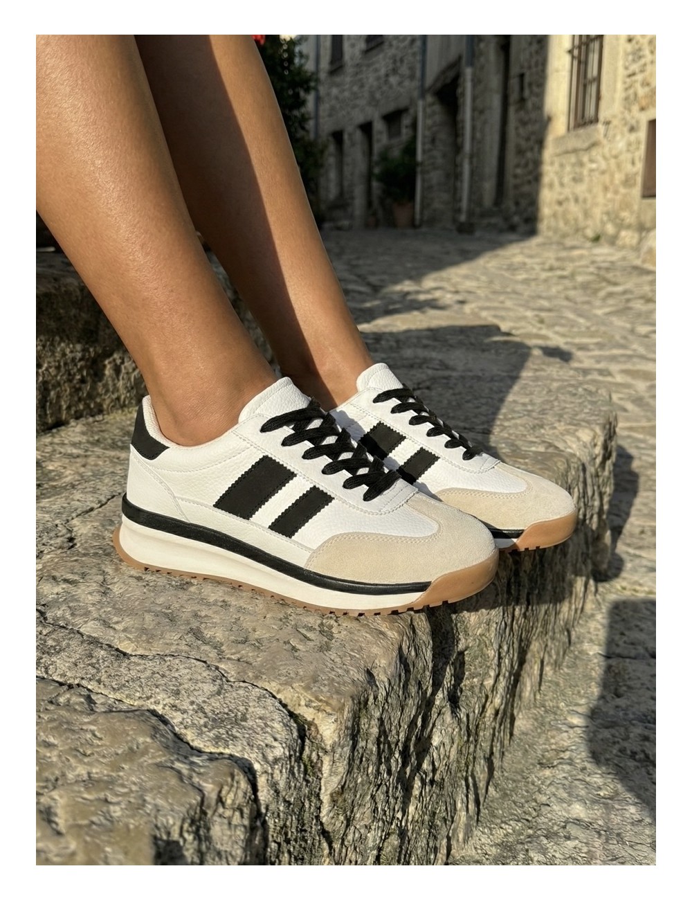 Tenis retro blancas rayas negras Fasano