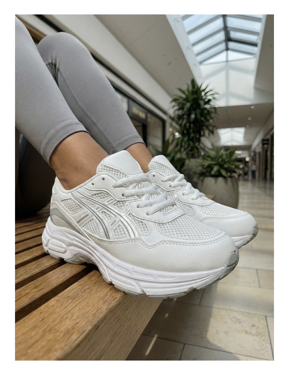 Tenis con suela gruesa Mestre White